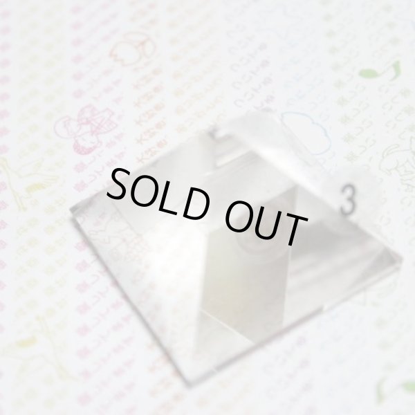 画像2: 【再入荷待ち】天然水晶ピラミッド (2)